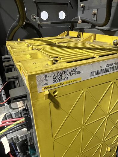 Used FANUC FANUC ARC MATE 120iB MIG WELDING CELL WITH LINCOLN 455M AND INDEX TABLE 5' X 8' RJ3iB CONTROL