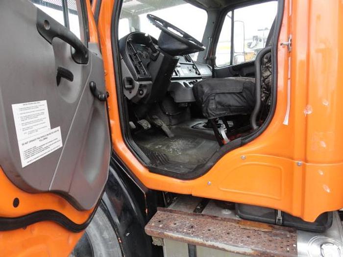 Used 2011 FREIGHTLINER BUSINESS CLASS M2 106