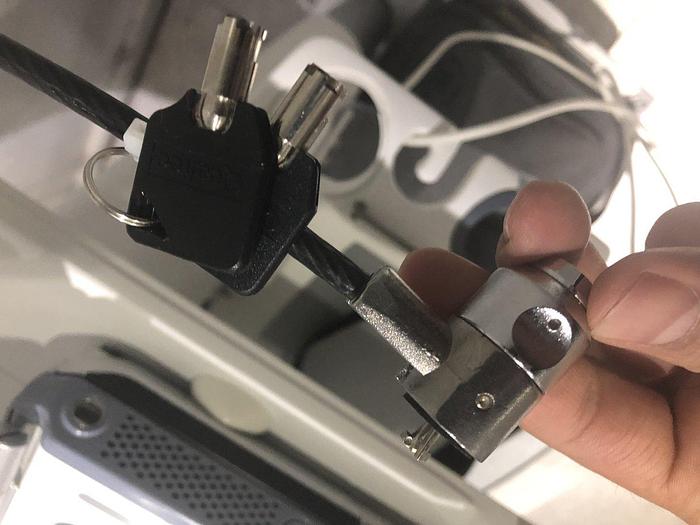 Gebraucht GE Vivid i Ultraschallsystem mit Kardio Sonde Software Version 2.1.16 auf GE Vivid i Trolley