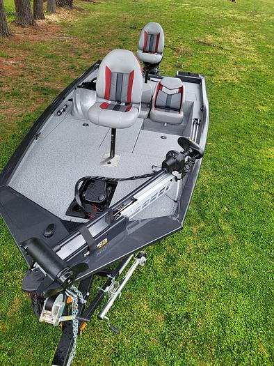 2022 G3 Sportsman 1710 (Charcoal/Red)
