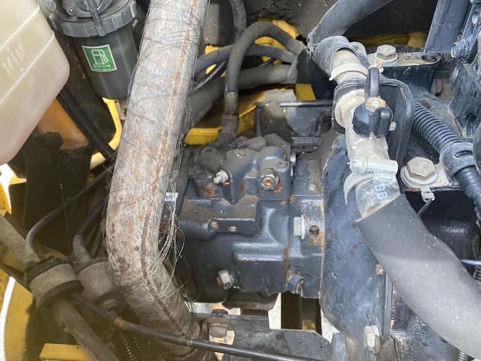 2005 KOMATSU PC27 R-8