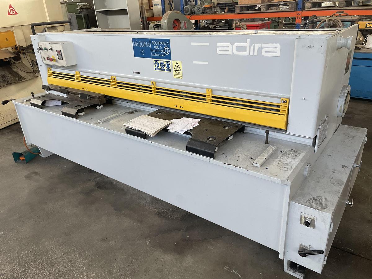 Usado Guilhotina Hidráulica ADIRA GHL-0425