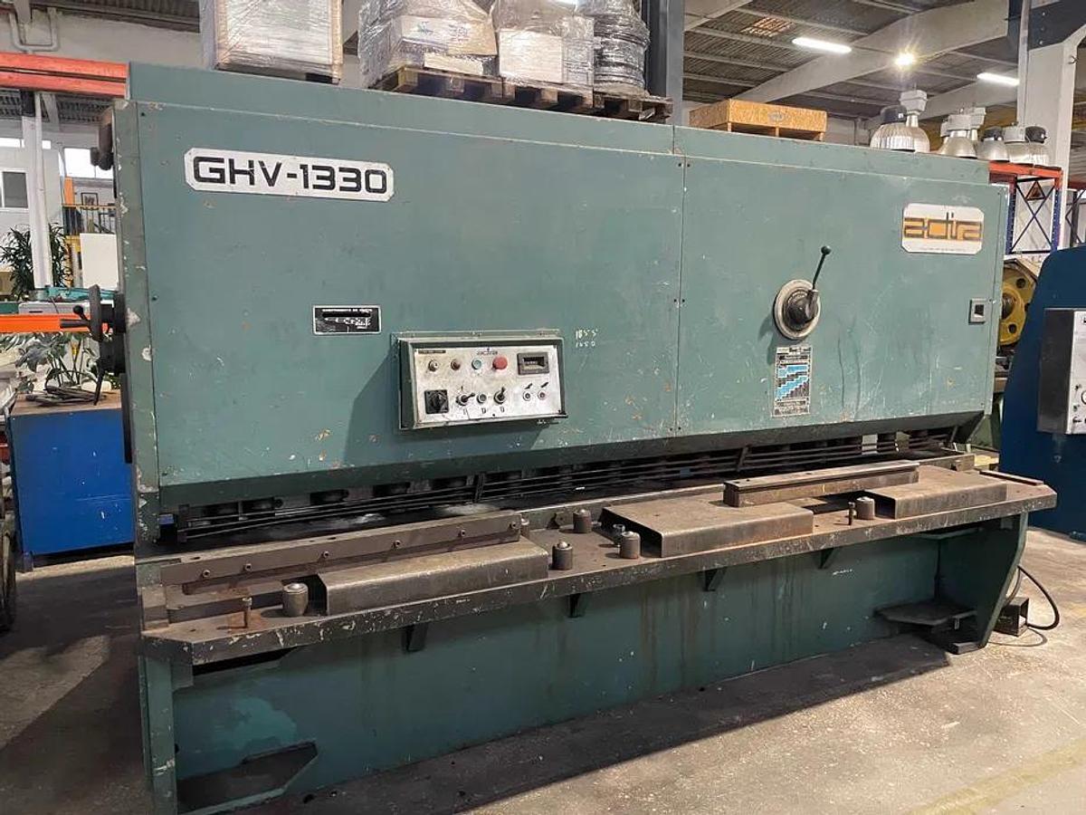 Usado Guilhotina Hidráulica ADIRA GHV-1330