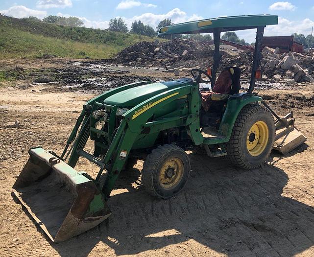 Used 2006 DEERE 3120