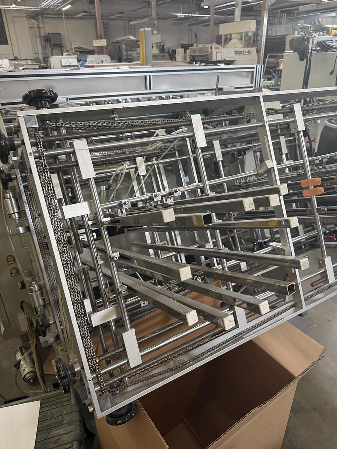 Used FEIDA ZX-1600 is a double-lane Tray Former