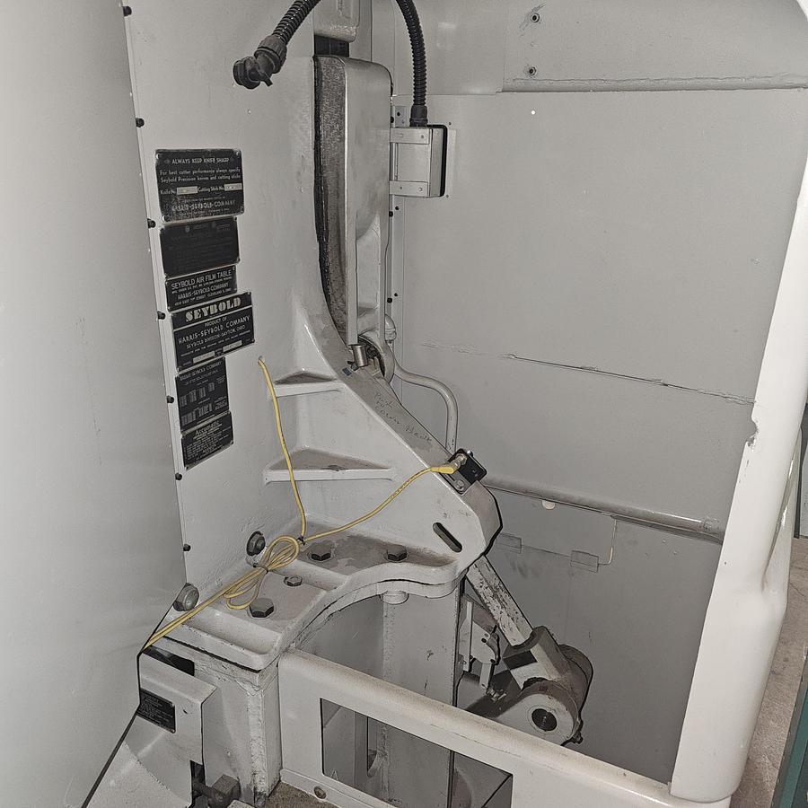 Used Harris Seybold 100" cutter