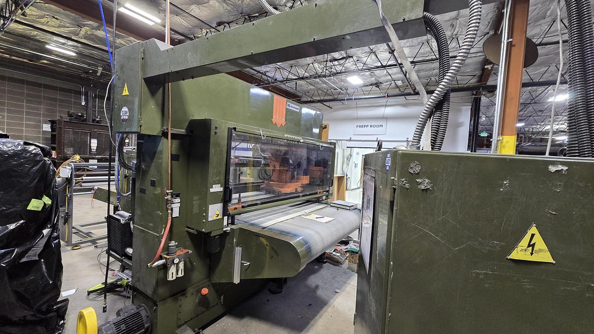 Used ATOM MODEL S-530-CN-BP AUTOMATIC BELT FED TRAVELING HEAD DIE CUTTER