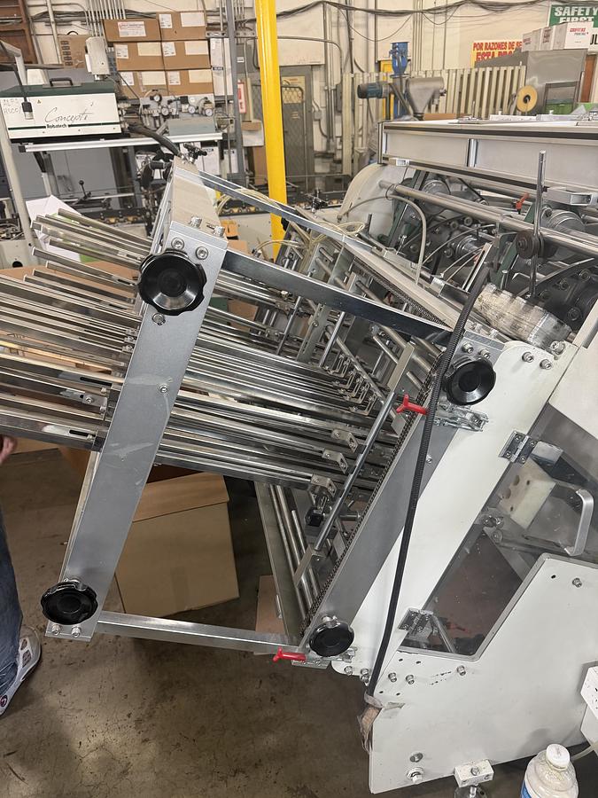 Used FEIDA ZX-1600 is a double-lane Tray Former