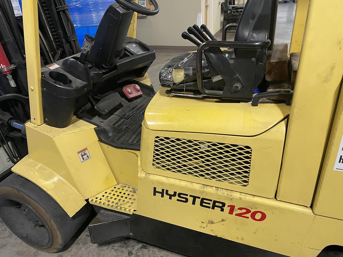 Used Hyster Forklift S120-XMS-PRS with Cascade roll clamp