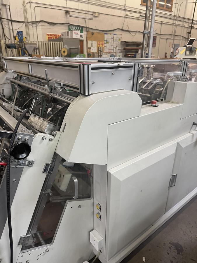 Used FEIDA ZX-1600 is a double-lane Tray Former