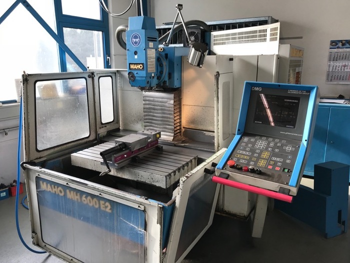Used CNC milling machine MAHO 600 E