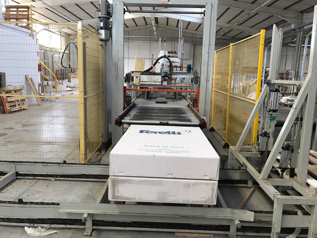 Usato 2002 Linea di imballaggio per lettini o prodotti similari