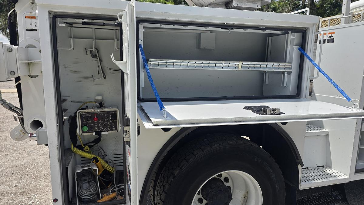 Used Altec T40P Cable Placer on 2023 Freightliner M2-106 - MG4199