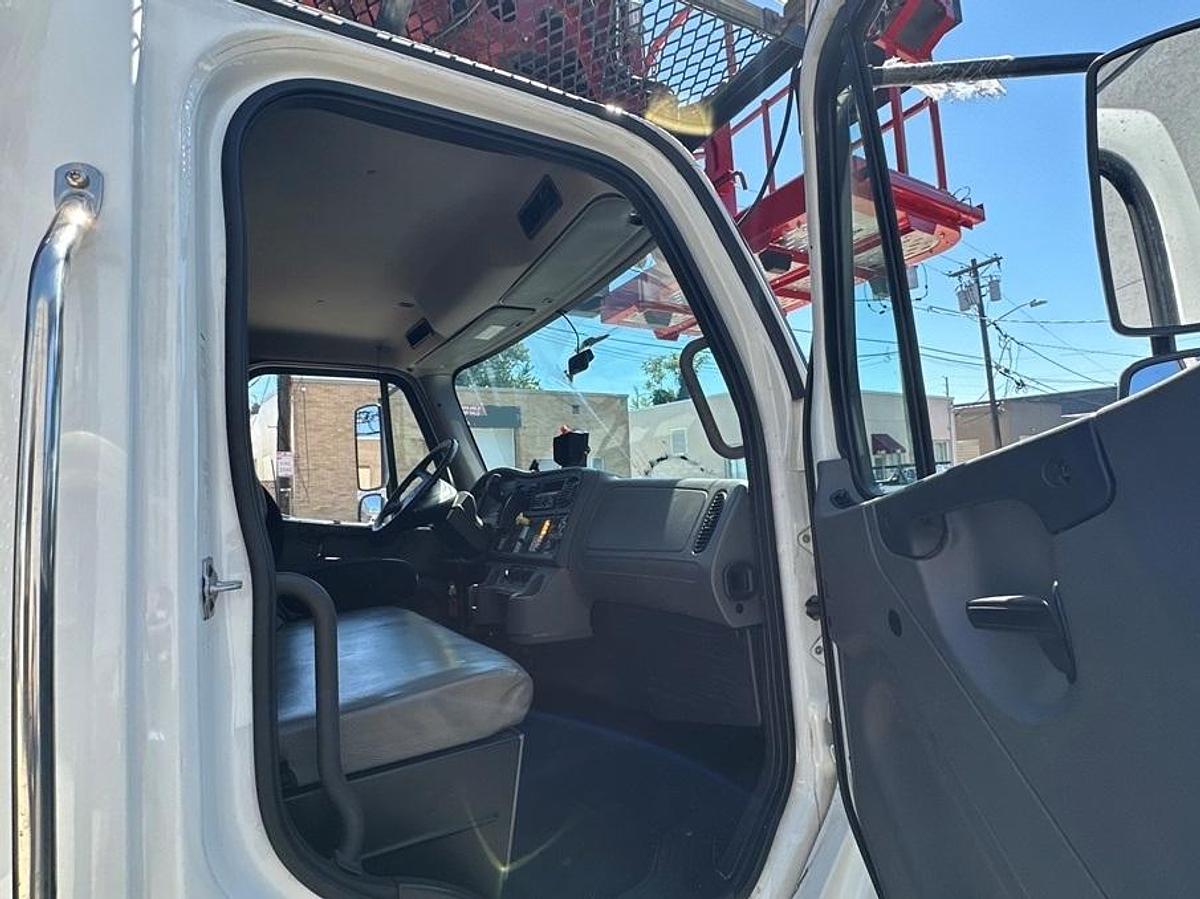 Used Elliott L55 Sign Crane on 2020 Freightliner M2-106 Non-CDL Reg Cab Flatbed Truck - ME3290