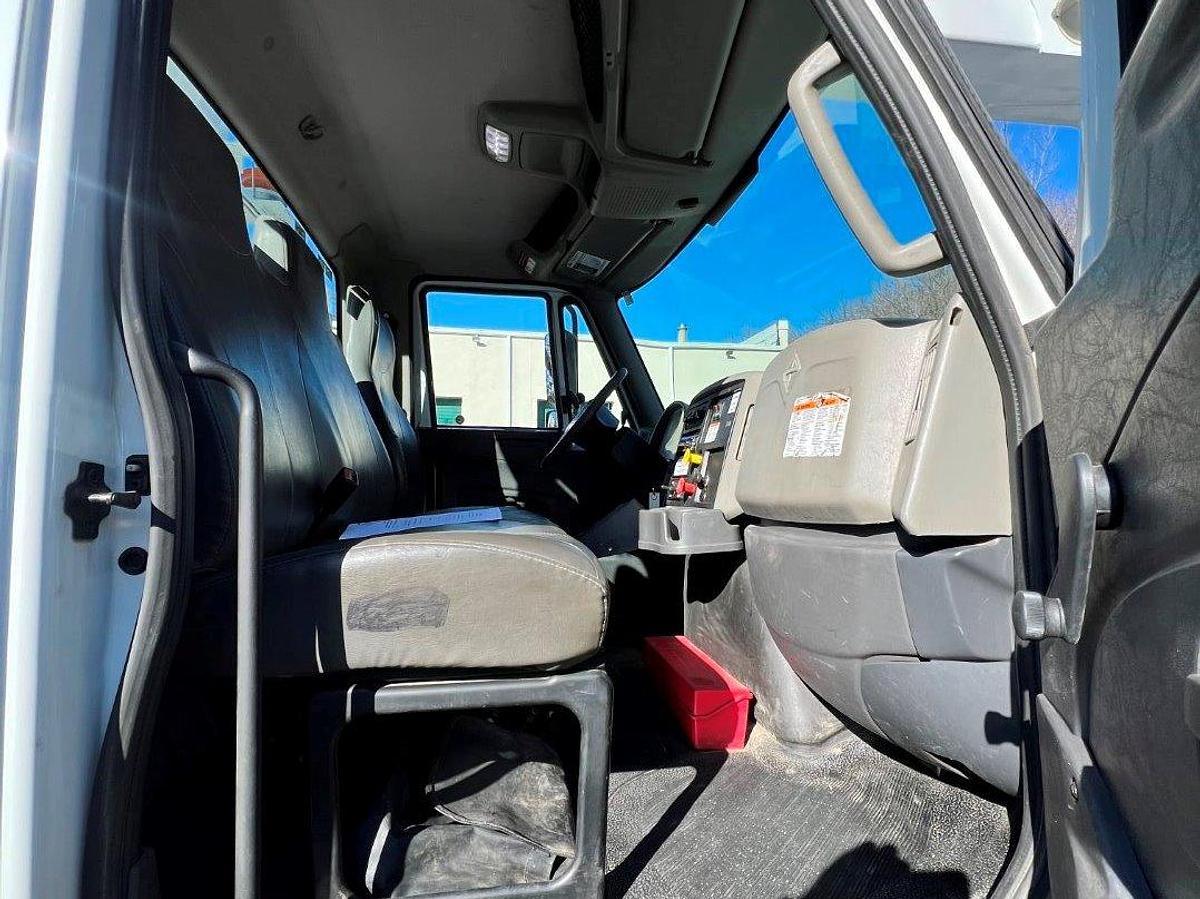 Used Altec AA55-MH Bucket Boom on 2018 International 4300 Reg Cab Utility Truck - R11468