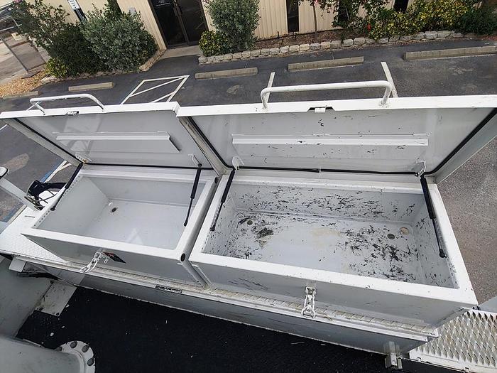 Used Altec AT41M Bucket Boom on 2018 Ford F550 4x4 Reg Cab Utility Truck - P04802