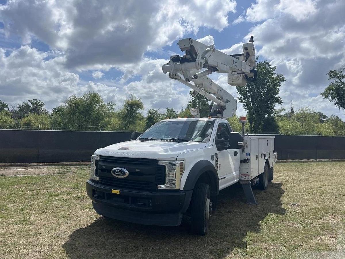 Used 2019 Altec AT48M Bucket Boom on a 2019 Ford F550 4x4 Regular Cab Utility Truck - 15672