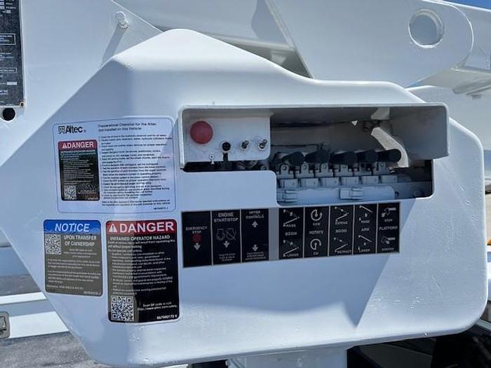 Used Altec AT40G Bucket Boom on 2014 Ford F550 Reg Cab Utility Truck - C70634