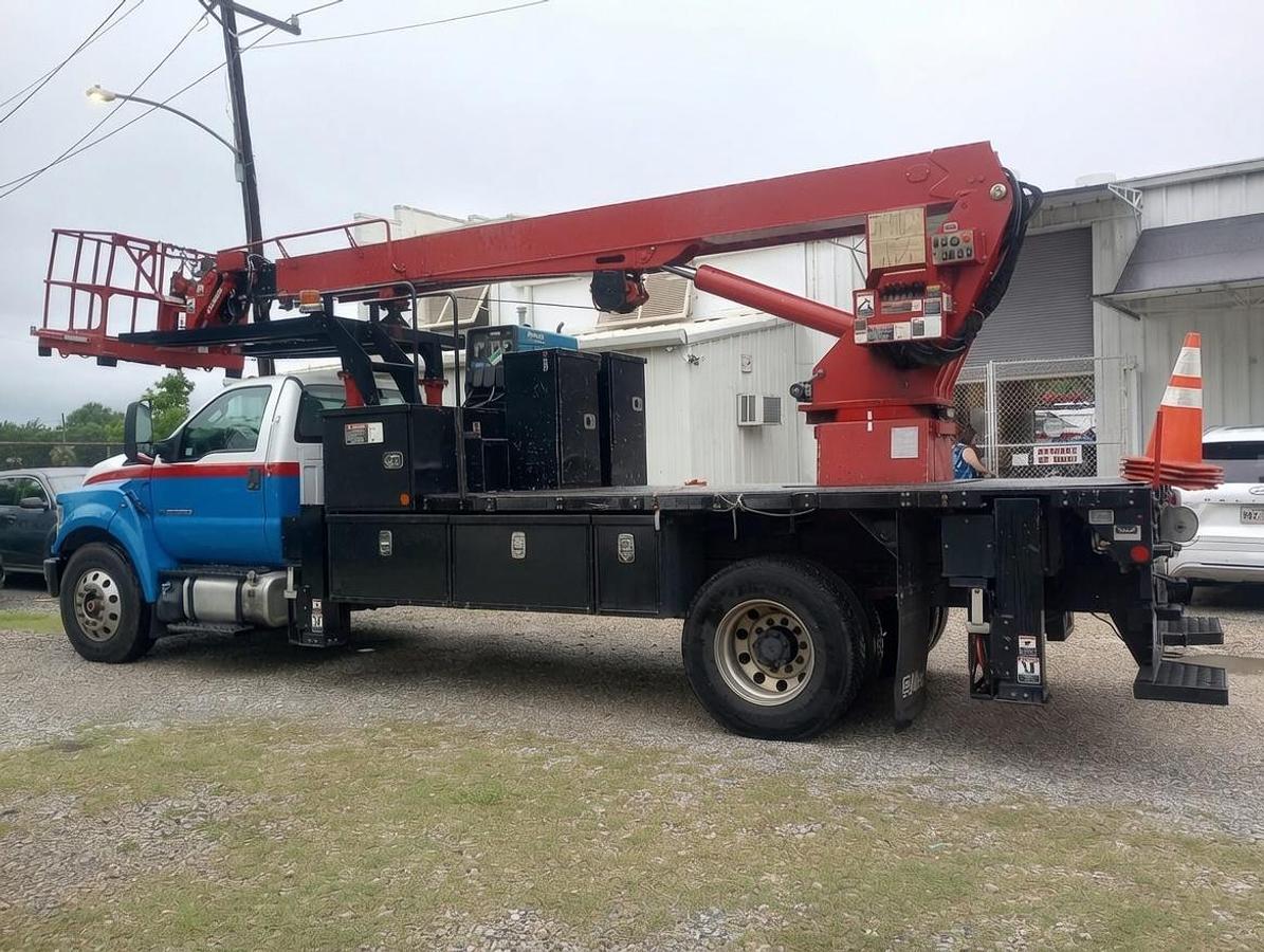 Used Altec LS63 Sign Crane on 2012 Ford F750 Reg Cab Flatbed Truck - 66987