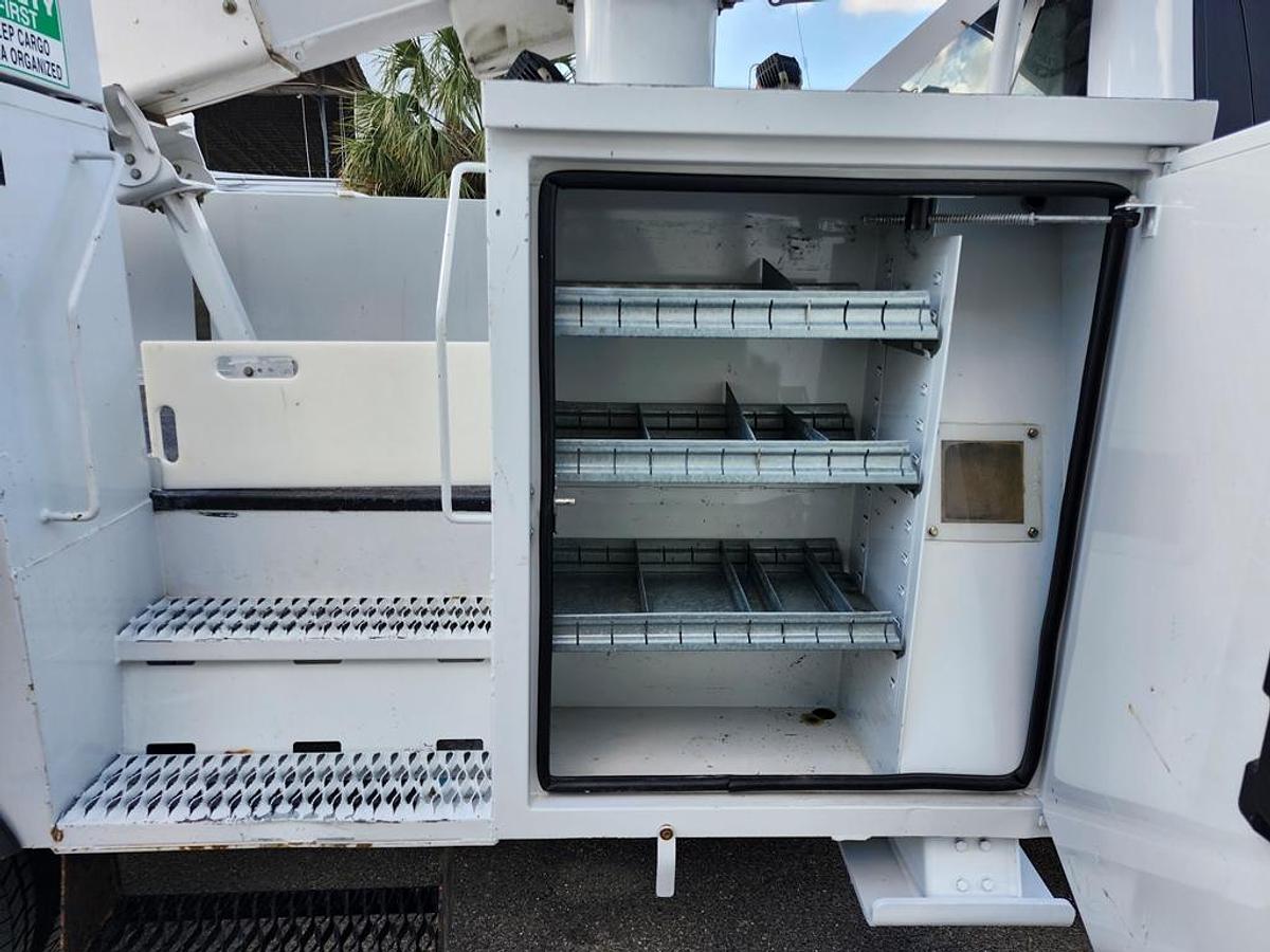 Used Altec AT41M Bucket Boom on 2019 Ford F550 4x4 Reg Cab Utility Truck - 88481