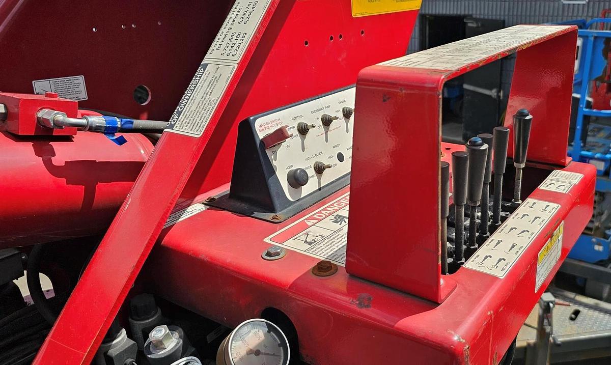 Used Elliott L55R Sign Crane on 2019 Freightliner M2-106 Reg Cab Flatbed Truck - MM6930