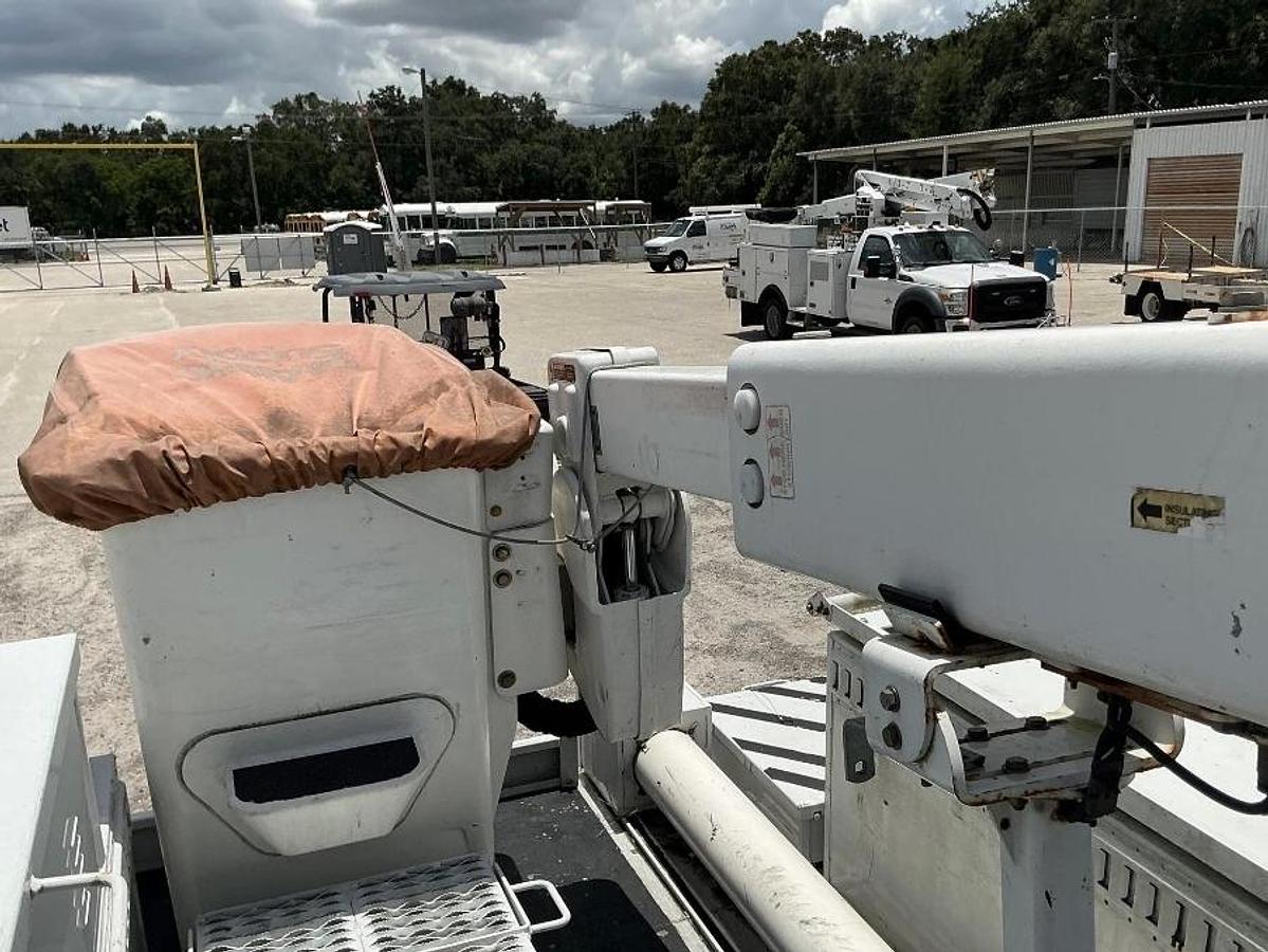 Used Altec AT40G Bucket Boom on  2016 Ford F550 4x4 Reg Cab Utility Truck - 83118