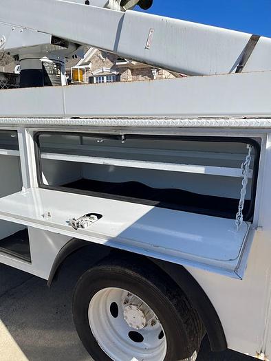 Used Versalift VST40I on 2012 Ford F550 Reg Cab Utility - M14603