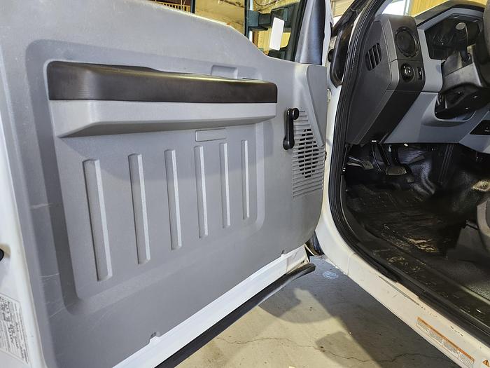 Used Versalift VST-47-SI 52' WH Bucket Boom on 2016 Ford F550 Reg Cab Utility Truck - 29260