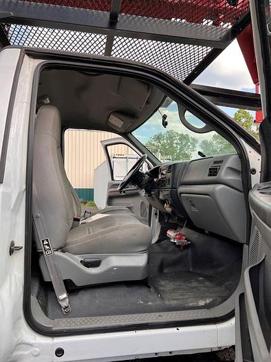 Used Elliot L60R Sign Crane on 2006 Ford F750 4x2 Reg Cab Flatbed Truck - R77335