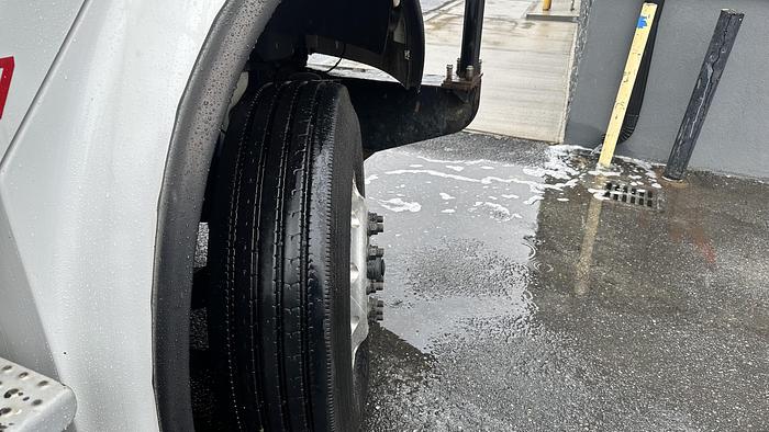 Used 2017 Elliott G85R Sign Crane on 2017 Freightliner M2-106 6x4 Reg Cab Flatbed Truck - MB7599