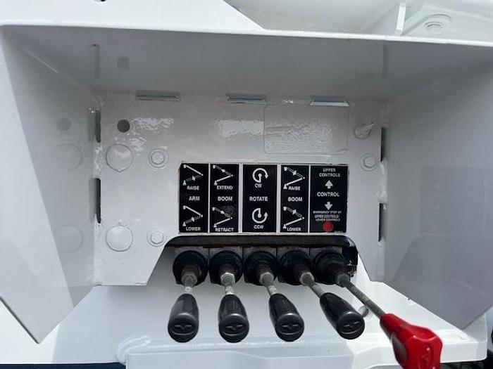 Used Altec AT40G 45ft Bucket Boom on 2016 Ford F550 Reg Cab Utility Truck - C57068