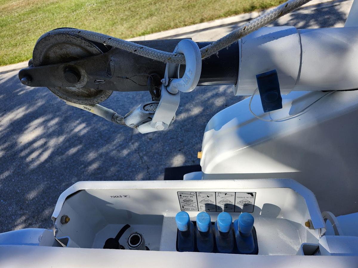 Used Altec AT41M Bucket Boom on 2019 Ford F550 4x4 Reg Cab Service Truck - 15762