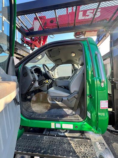 Used Elliott L55R Sign Crane on 2019 International 4300 Reg Cab Flatbed Truck - M97257