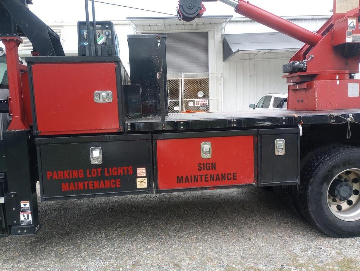 Used Altec LS63 Sign Crane on 2017 Ford F750 Reg Cab Flatbed Truck - 66987