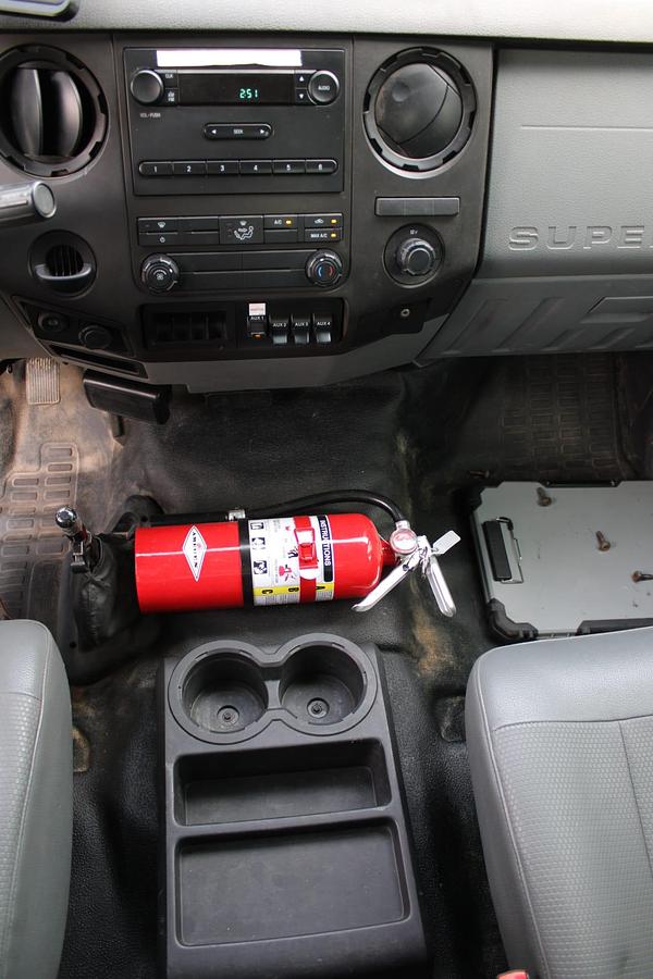 Used Versalift VST-5500SI on 2016 Ford F750 Reg Cab Utility Truck - M03468