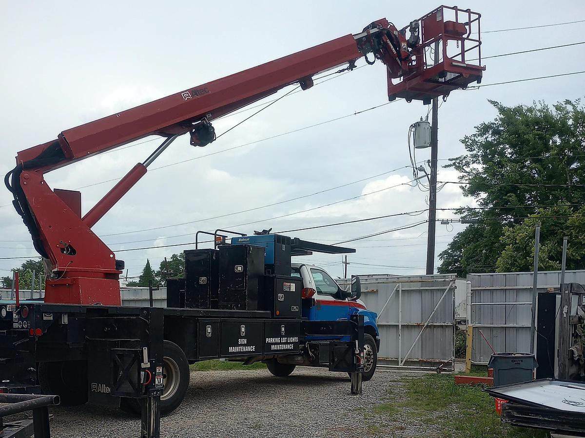 Used Altec LS63 Sign Crane on 2017 Ford F750 Reg Cab Flatbed Truck -