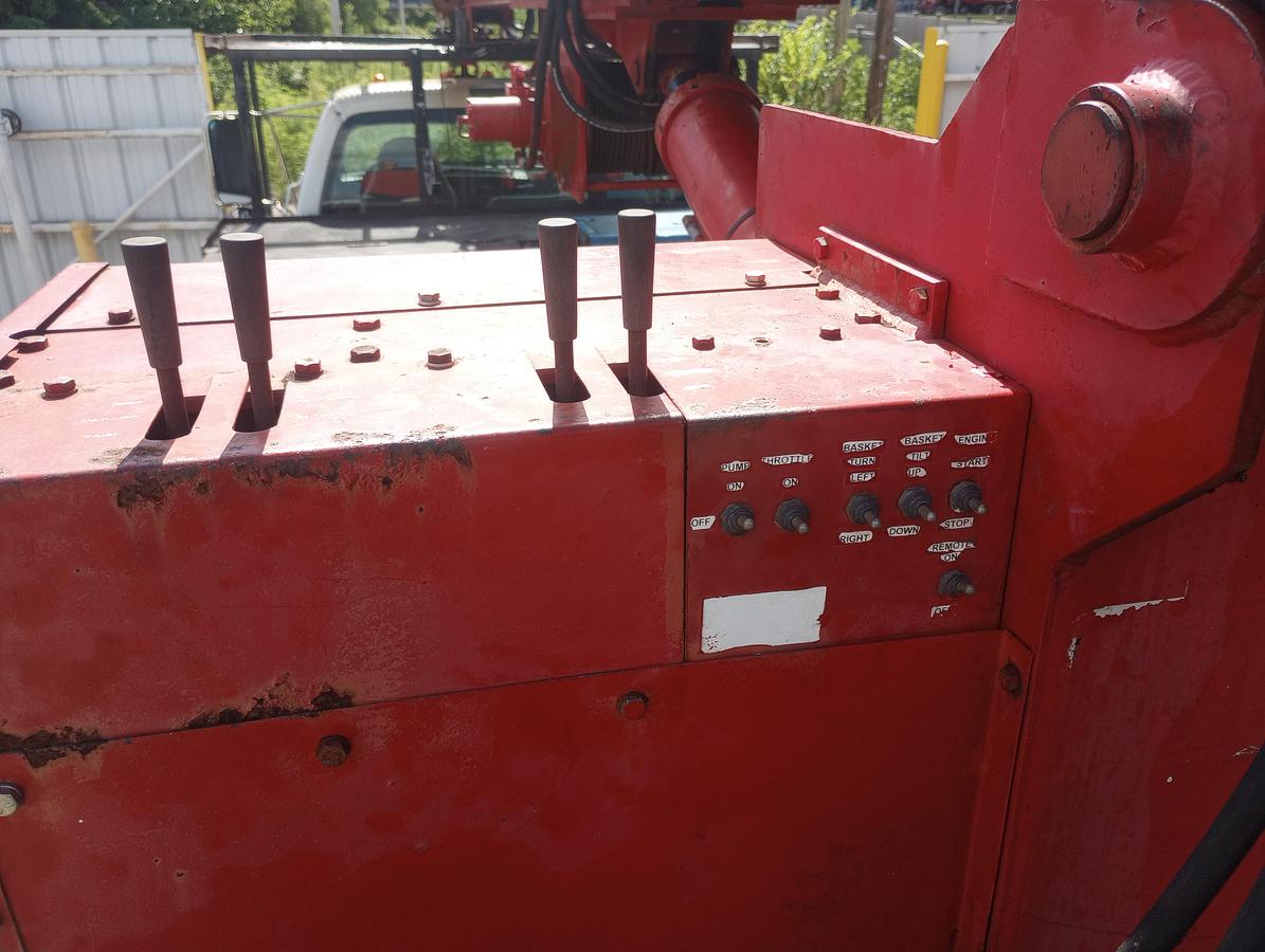 Used 2009 Ford F750 Wilkie 65XRB Sign Crane Truck – M35710