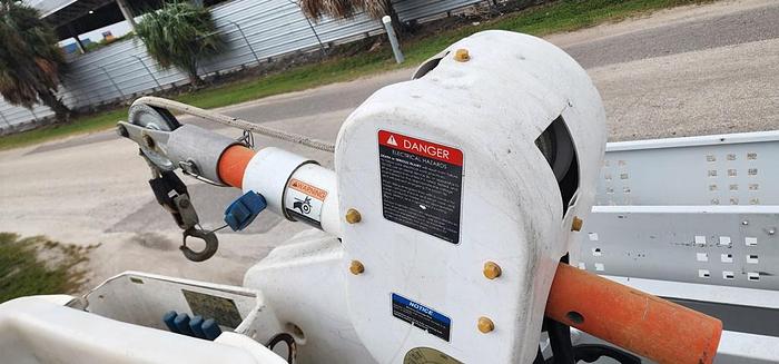 Used Altec AT41M Bucket Boom on 2018 Ford F550 Reg Cab Utility Truck - 99941