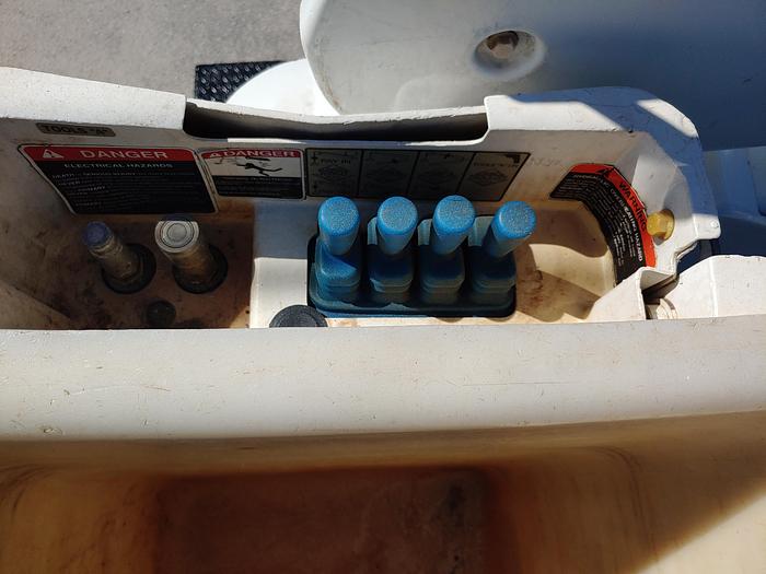 Used Altec AT40-MH 45ft Bucket Boom on 2015 Ford F550 Reg Cab Utility Truck - 65760