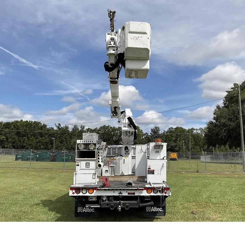 Used Altec AT41M Bucket Boom on 2019 Ford F550 4x4 Crew-Cab Bucket Truck - 96965
