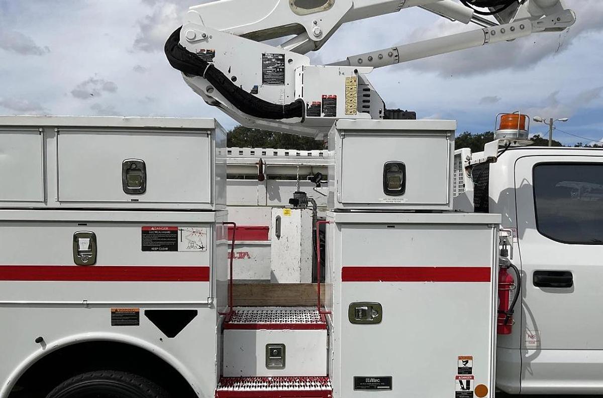 Used Altec AT41M Bucket Boom on 2019 Ford F550 4x4 Crew-Cab Bucket Truck - 96965