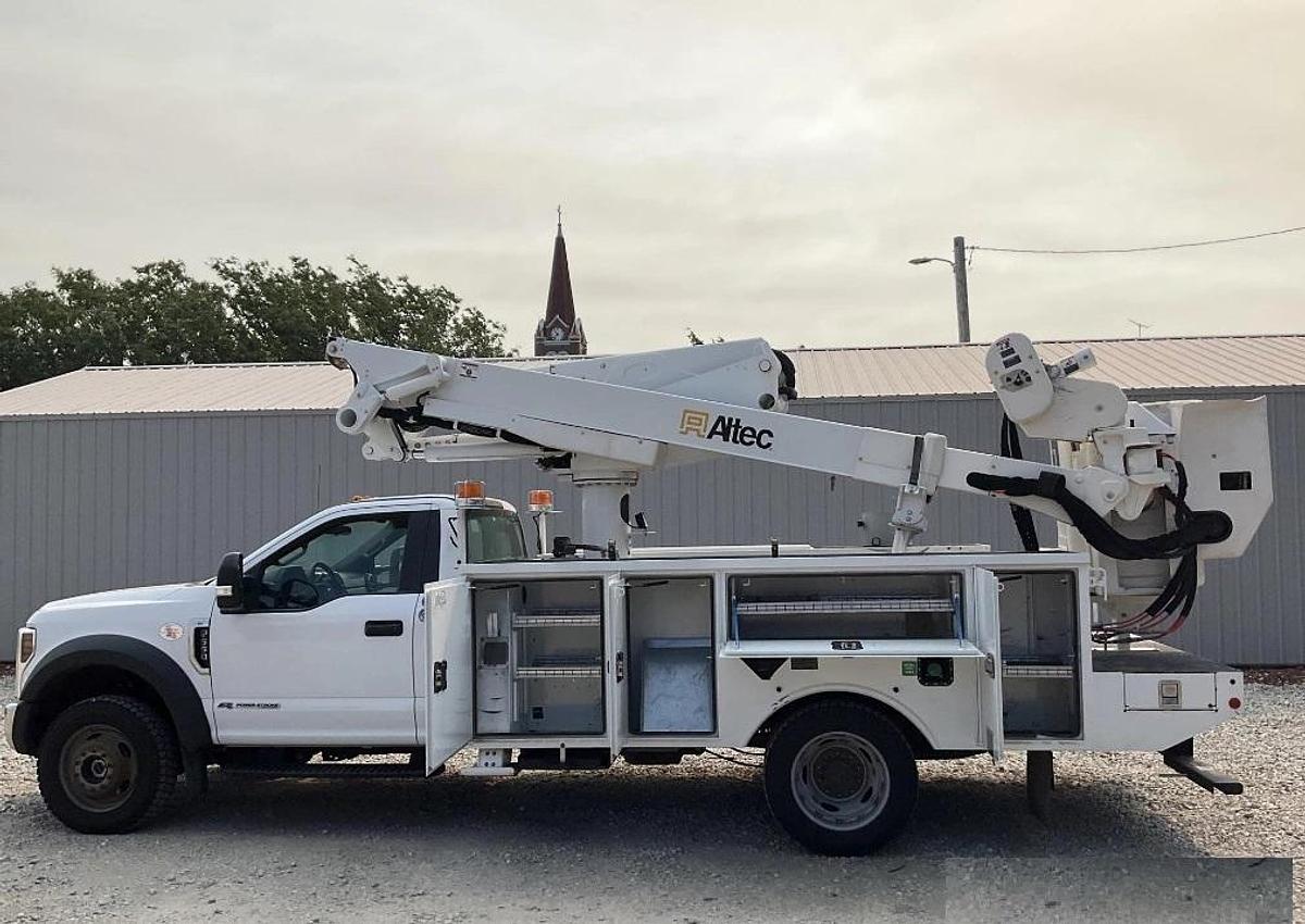 Used Altec AT41M Bucket Boom on 2019 Ford F550 4x4 Reg Cab Utility Truck - 23516