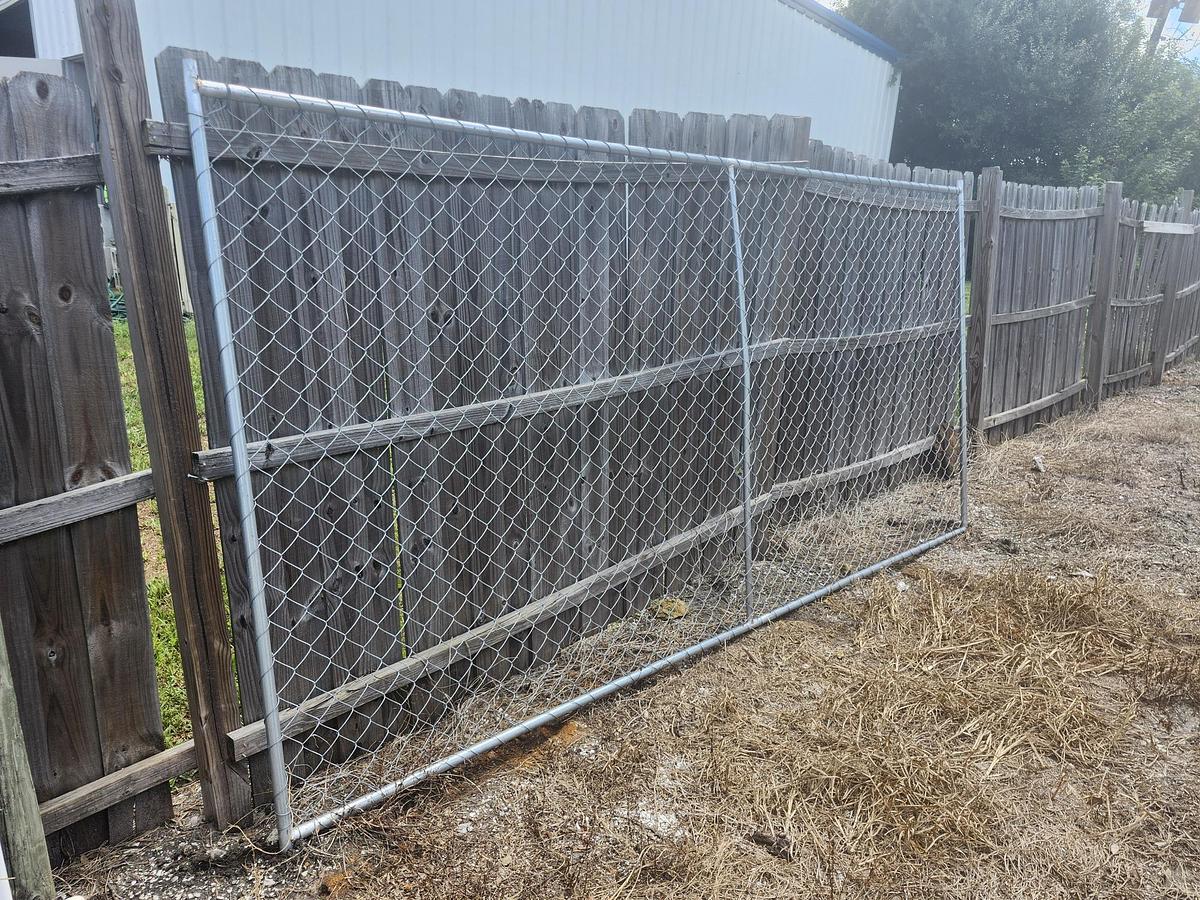 Site Fence (77) 6ft tall x 12' Long Galvanized Chain Link Fence 924 Linear feet - 010535