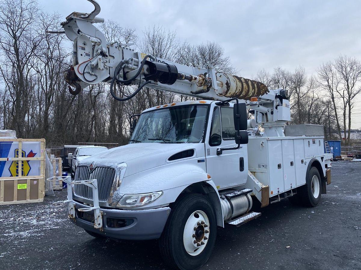 Used Altec DC47-TR Digger Derrick on 2014 International 4300 Reg Cab Utility Truck - M80826
