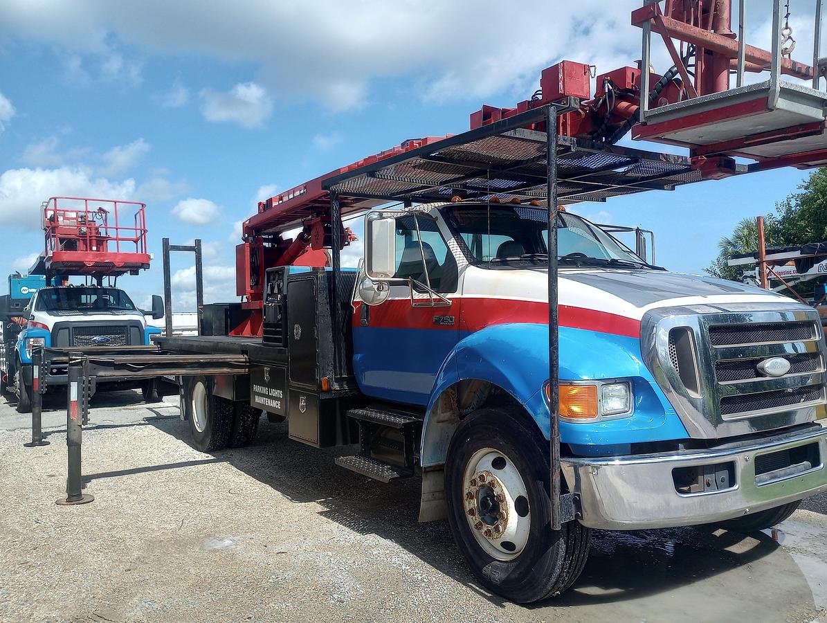 Used 2009 Ford F750 Wilkie 65XRB Sign Crane Truck – M35710