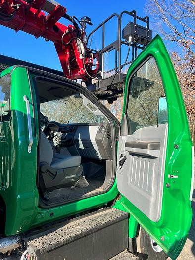 Used Elliott L55R Sign Crane on 2019 International 4300 Reg Cab Flatbed Truck - M97257