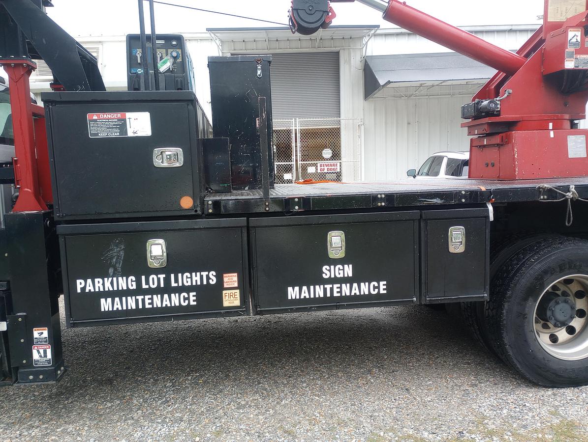Used Altec LS63 Sign Crane on 2017 Ford F750 Reg Cab Flatbed Truck - 66987