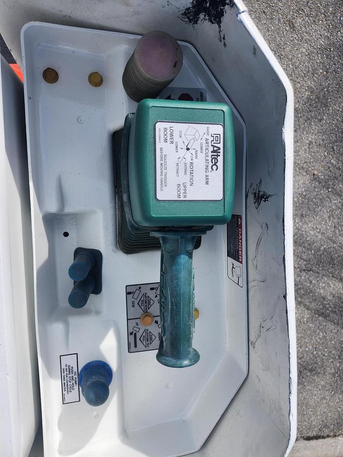 Used Altec AT41M Bucket Boom on 2019 Ford F550 4x4 Crew-Cab Bucket Truck - 96965