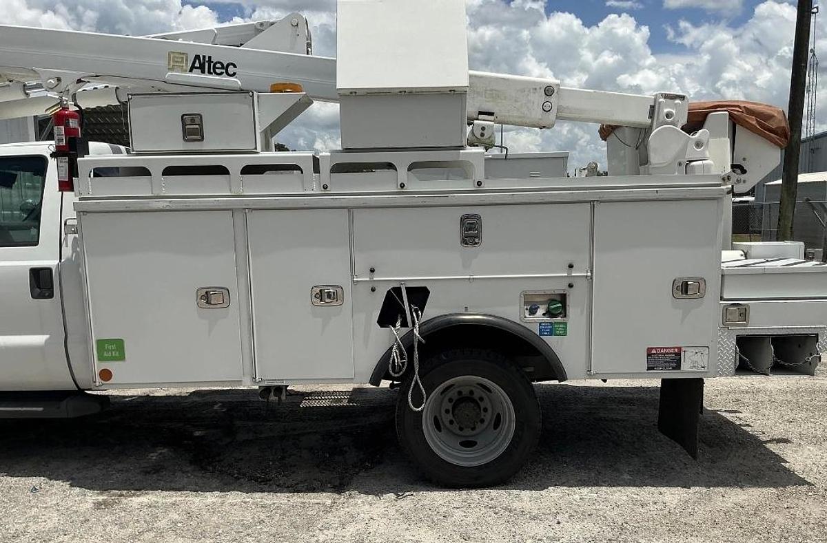 Used Altec AT40G Bucket Boom on  2016 Ford F550 4x4 Reg Cab Utility Truck - 83118