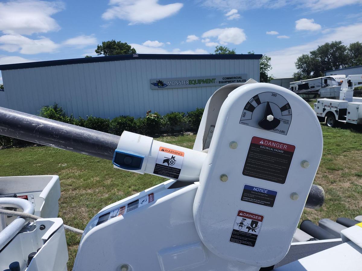 Used Altec AT40S 2-Man Basket Sign Boom on 2016 4x4 Ford F550 Reg Cab Utility Truck - P86066